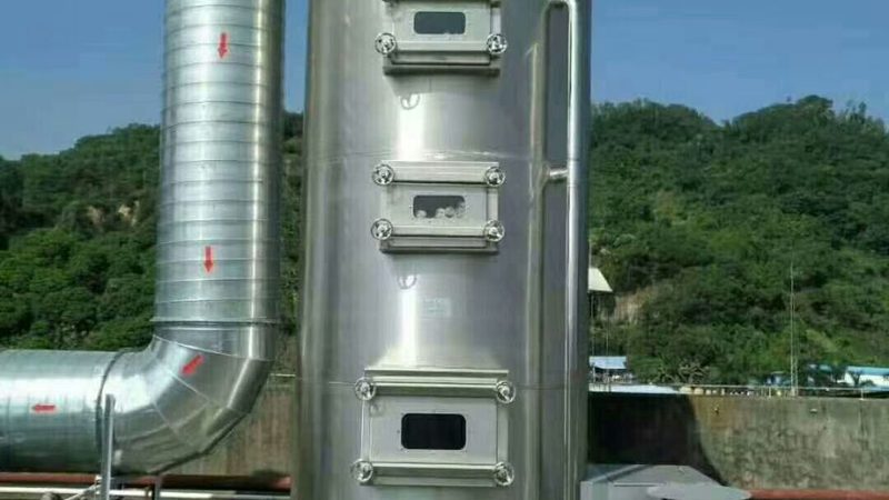 化工车间如何高效去除VOCs？活性炭吸附箱的选型关键